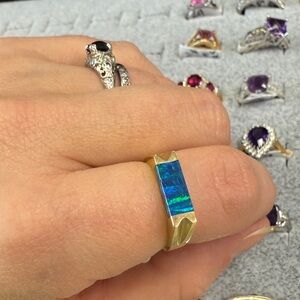Yellow gold and blue opal ring - size 6 1/2